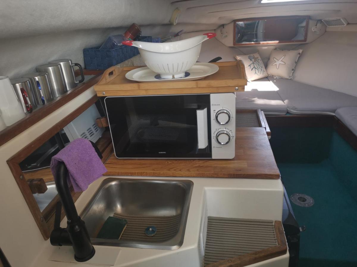 Отель Port De Saint Laurent Du Var - Bateau Moteur Экстерьер фото