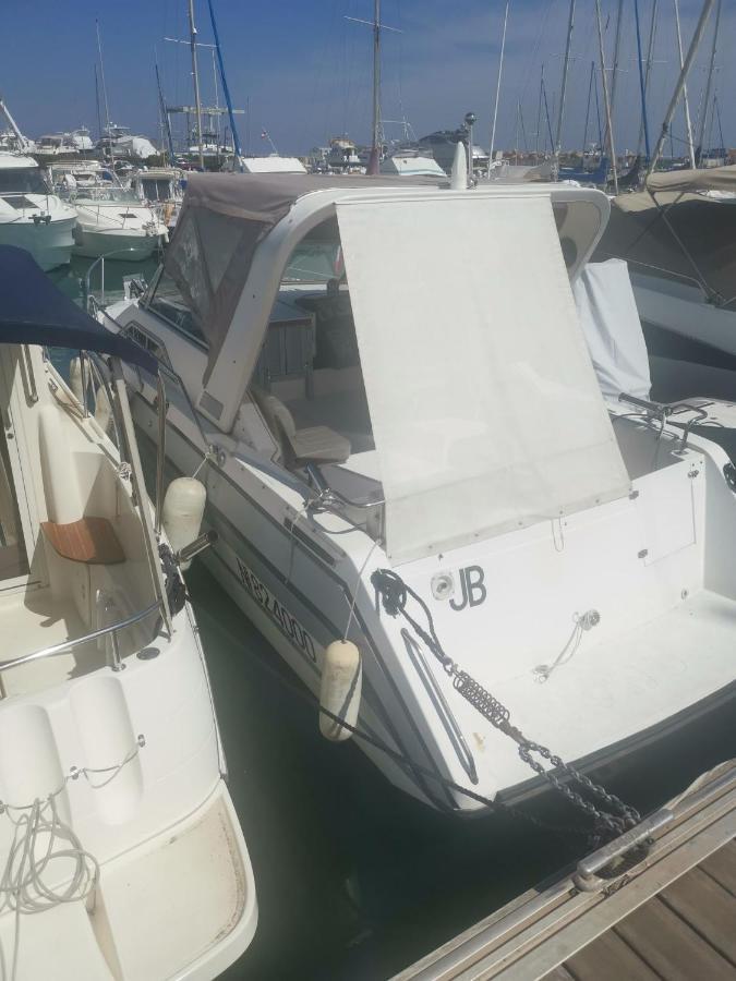 Отель Port De Saint Laurent Du Var - Bateau Moteur Экстерьер фото