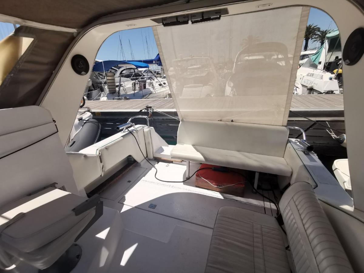 Отель Port De Saint Laurent Du Var - Bateau Moteur Экстерьер фото