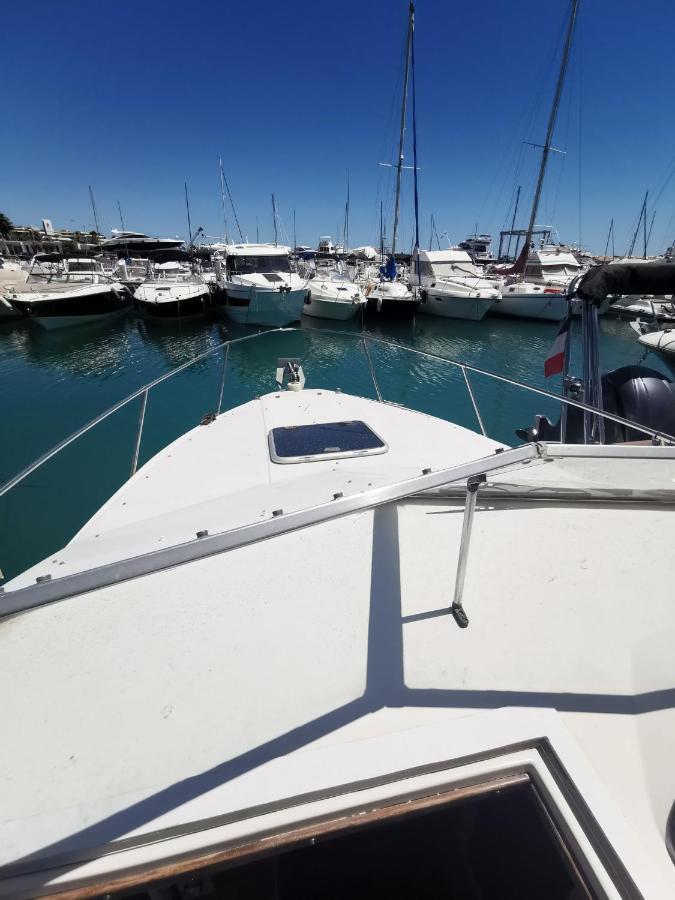 Отель Port De Saint Laurent Du Var - Bateau Moteur Экстерьер фото